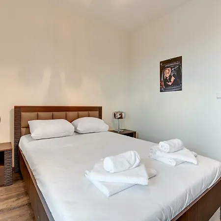 Comfort Quattro Towers Apartment *